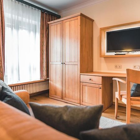 Das Salvator Iris Porsche Landhotel Фризах Екстериор снимка
