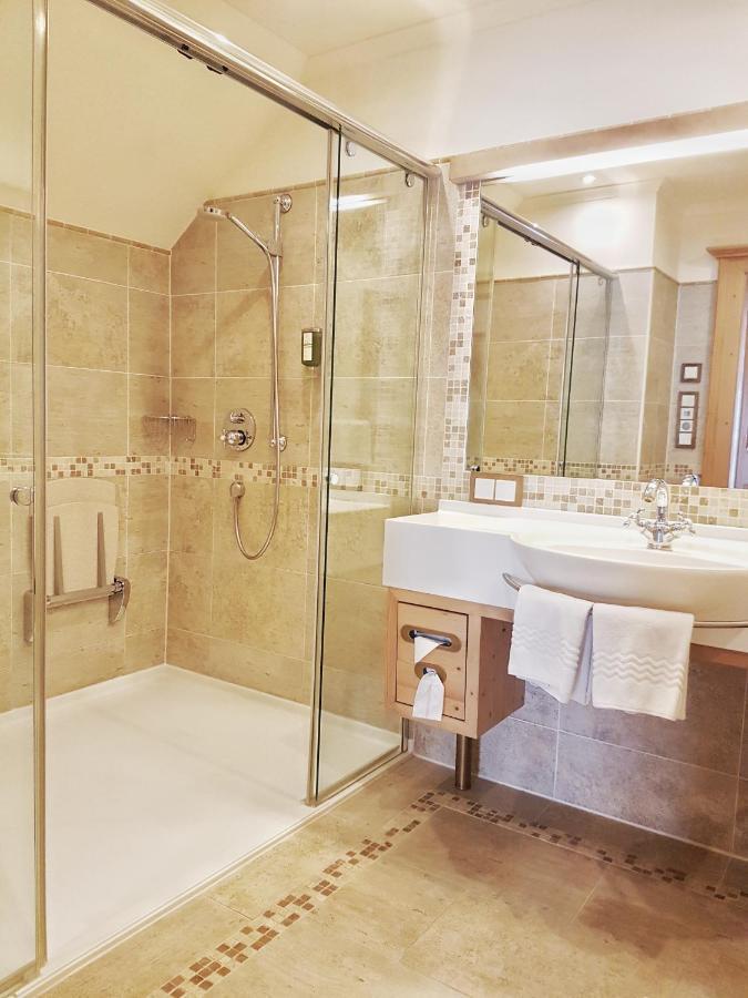 Das Salvator Iris Porsche Landhotel Фризах Екстериор снимка