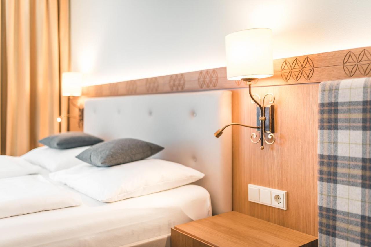 Das Salvator Iris Porsche Landhotel Фризах Екстериор снимка